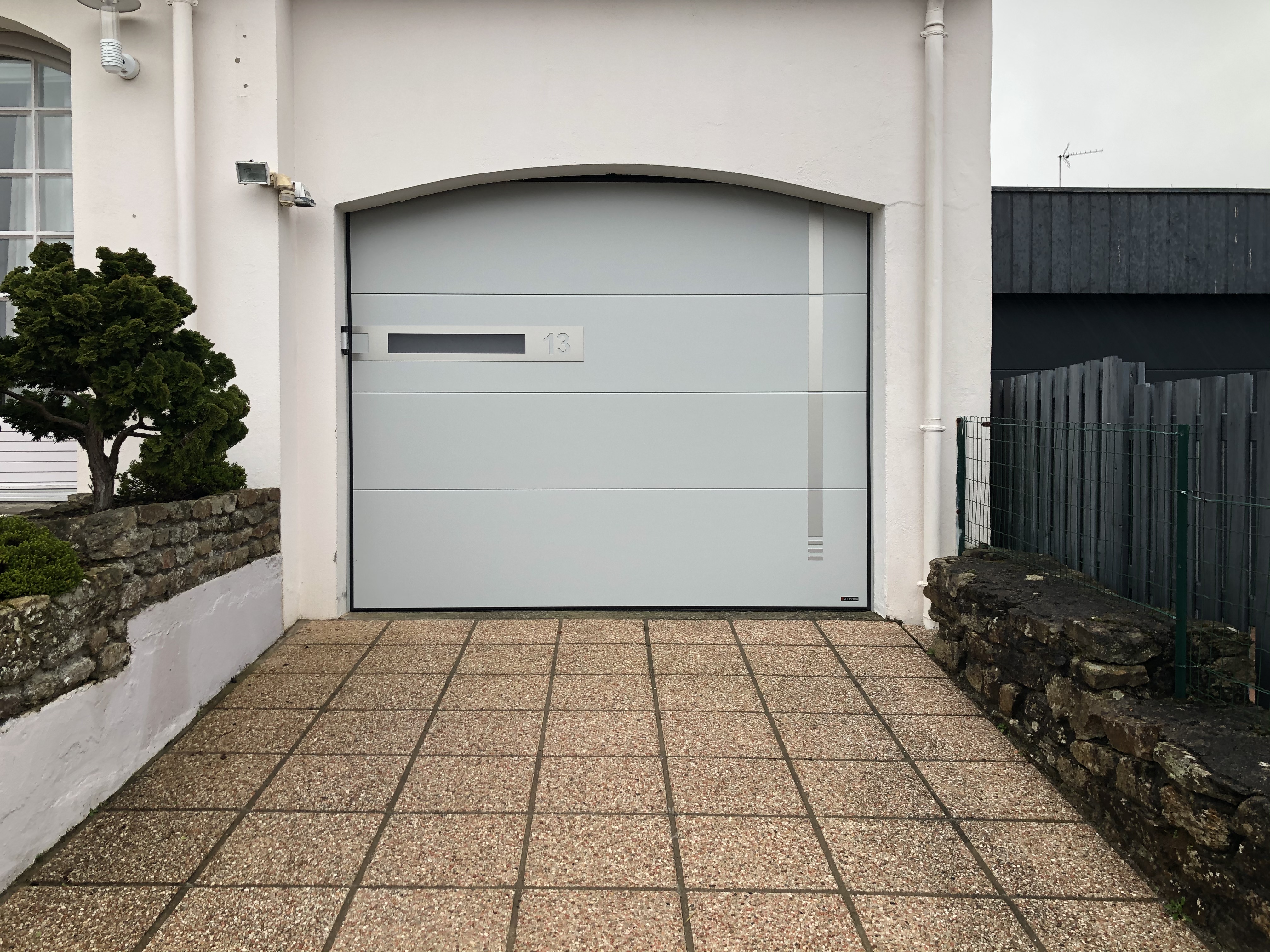 Portes de garage sur mesure dans le Morbihan - Decoferm